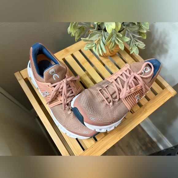On Running Women's Cloudstyle Sneakers in Dusty Coral and Navy Women’s 8.5 - Picture 3 of 10